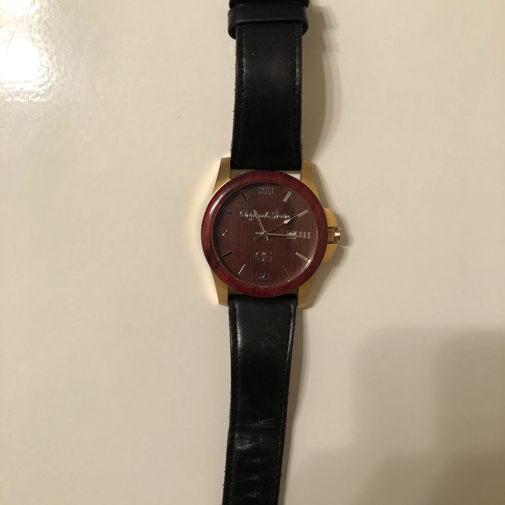 Red wood face original grain watch